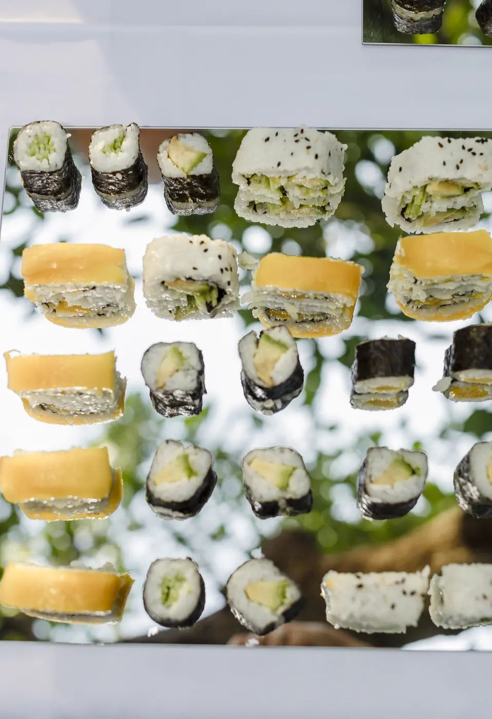 Sushi variado en la estación